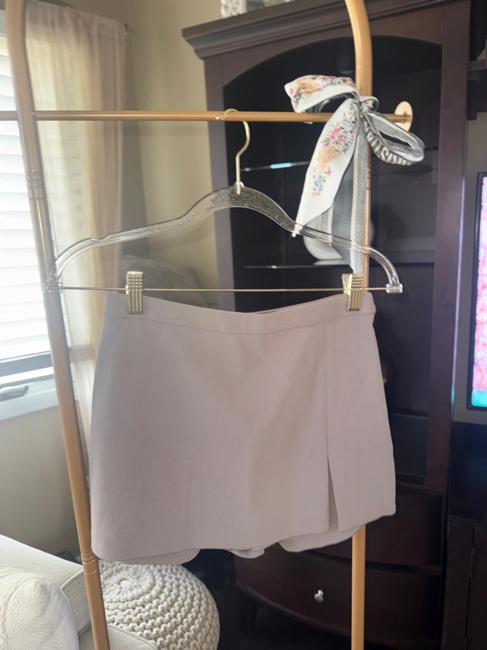 aritzia taupe skort. never worn. no damage. size 0.